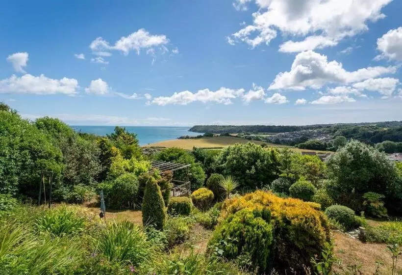 The Spinney Spectacular Views Over The Bay And Close To Beach With Parking