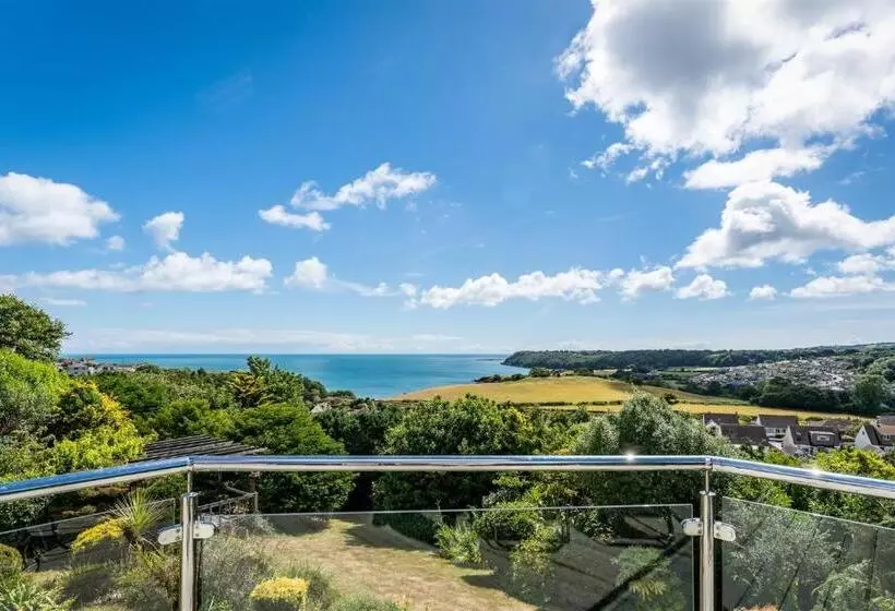 The Spinney Spectacular Views Over The Bay And Close To Beach With Parking