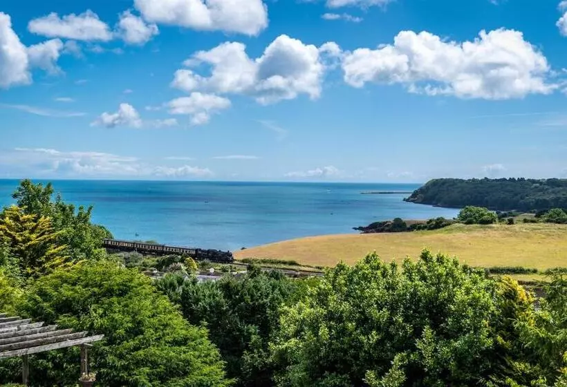 The Spinney Spectacular Views Over The Bay And Close To Beach With Parking