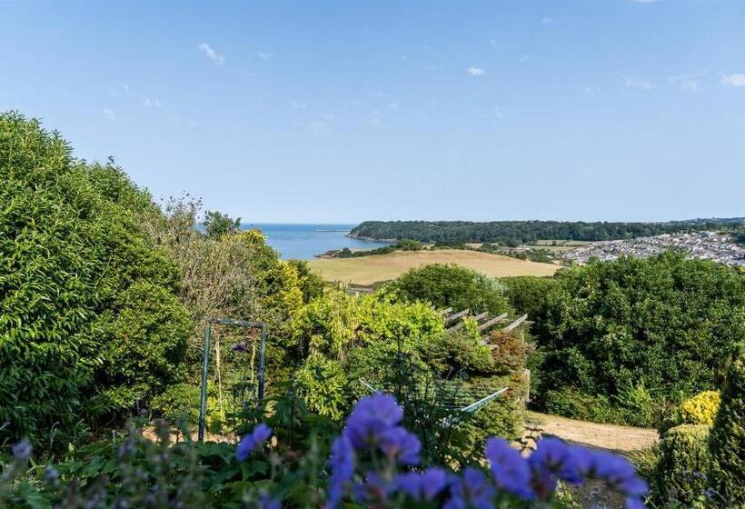 The Spinney   Spectacular Views Over The Bay And Close To Beach With Parking