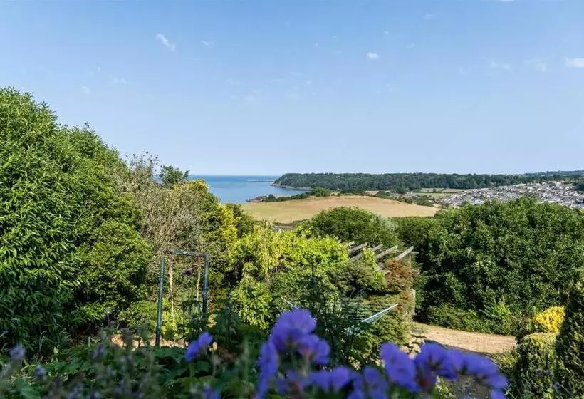 The Spinney Spectacular Views Over The Bay And Close To Beach With Parking