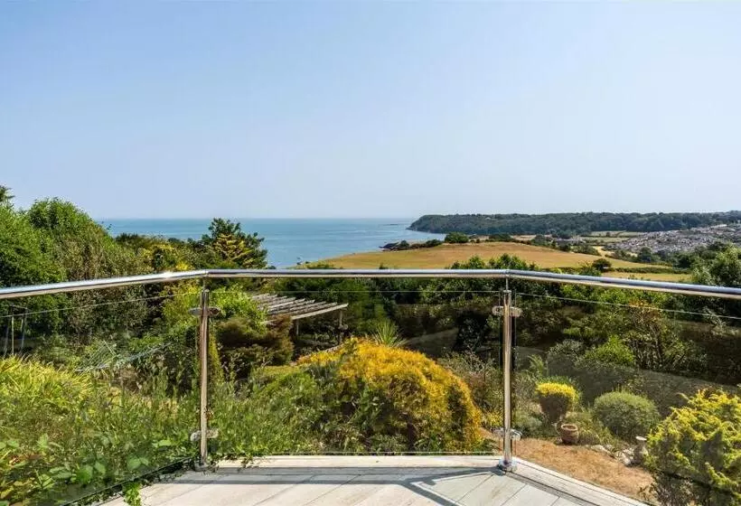 The Spinney Spectacular Views Over The Bay And Close To Beach With Parking