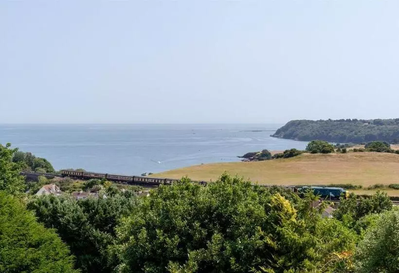 The Spinney Spectacular Views Over The Bay And Close To Beach With Parking