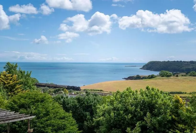 The Spinney Spectacular Views Over The Bay And Close To Beach With Parking