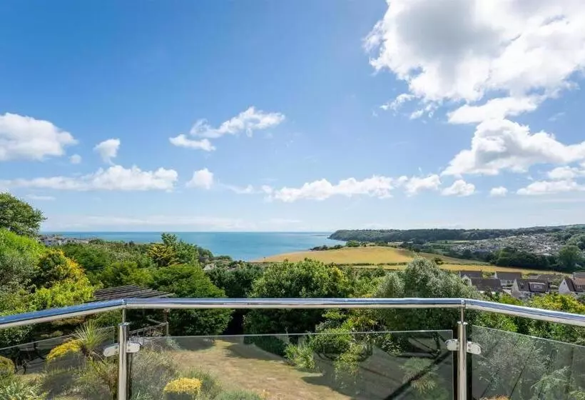 The Spinney Spectacular Views Over The Bay And Close To Beach With Parking