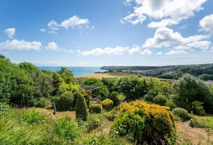 The Spinney Spectacular Views Over The Bay And Close To Beach With Parking