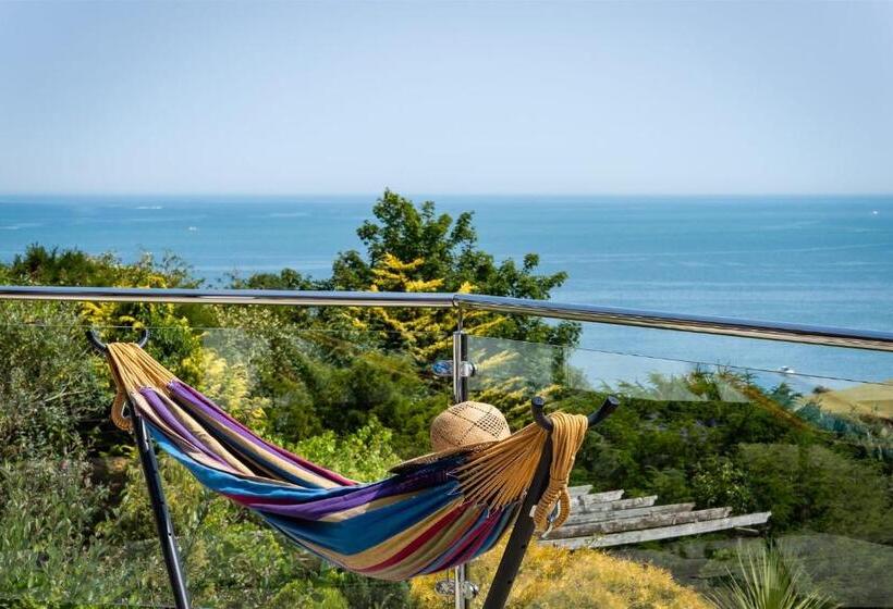 The Spinney   Spectacular Views Over The Bay And Close To Beach With Parking