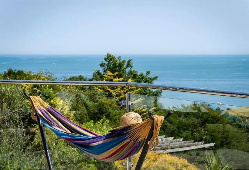 The Spinney Spectacular Views Over The Bay And Close To Beach With Parking