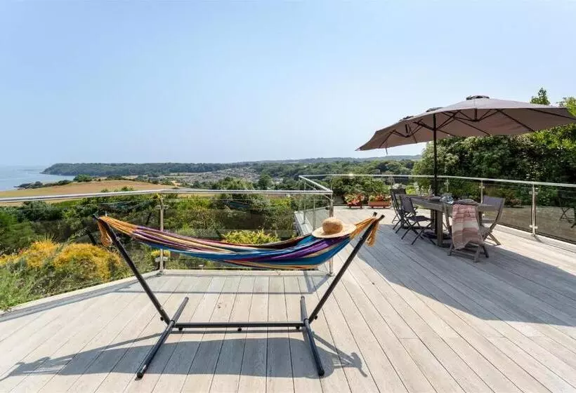 The Spinney Spectacular Views Over The Bay And Close To Beach With Parking