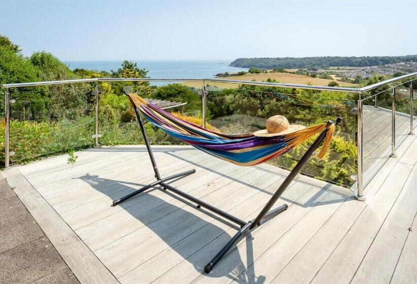 The Spinney   Spectacular Views Over The Bay And Close To Beach With Parking