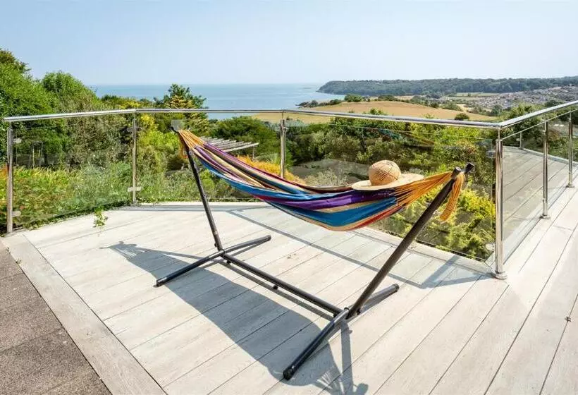 The Spinney Spectacular Views Over The Bay And Close To Beach With Parking
