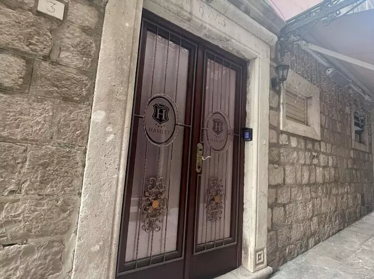 Отель Hamlet Bed & Breakfast