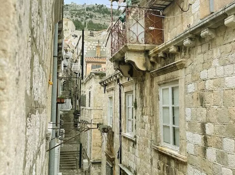 Отель Hamlet Bed & Breakfast