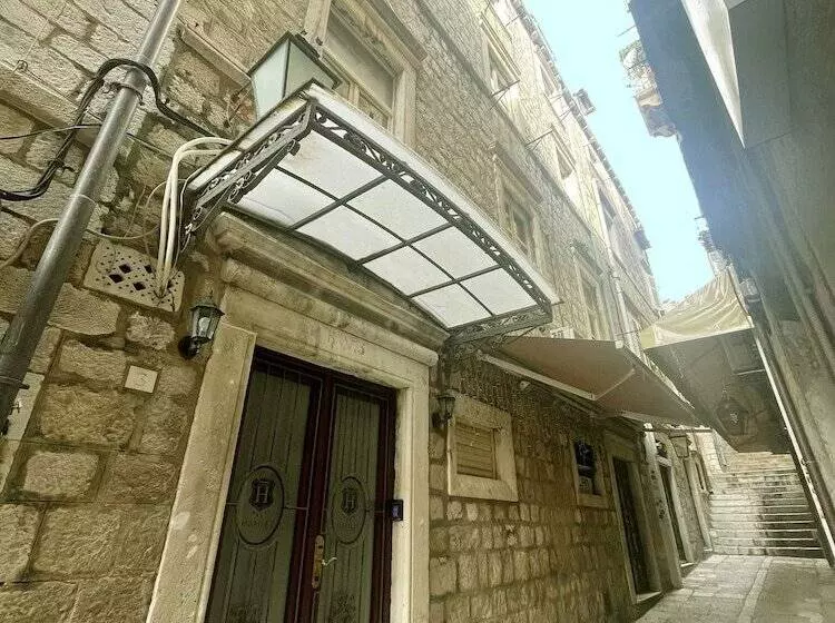 Отель Hamlet Bed & Breakfast