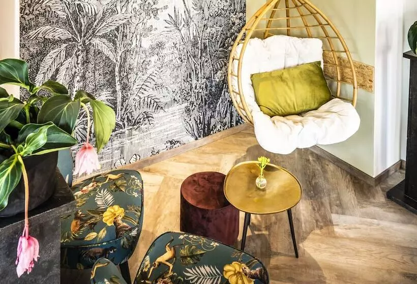 Boutique Hotel Charley S