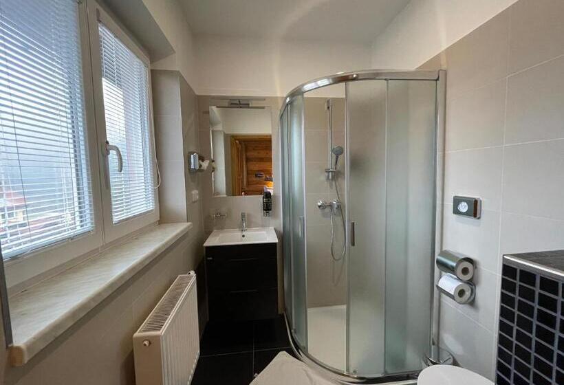 בית מלון כפרי Kristian