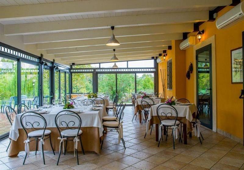 ホテル Le Grotte Dei Saraceni