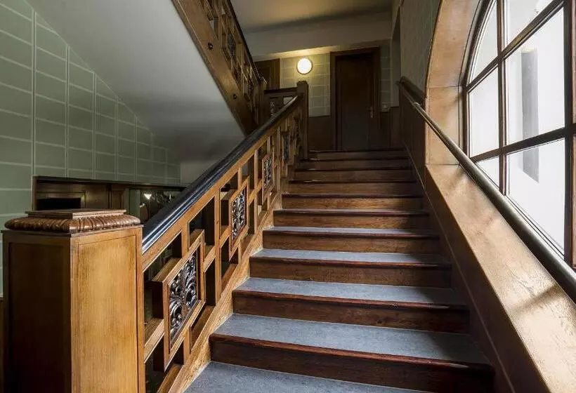 هتل Okresní Dům