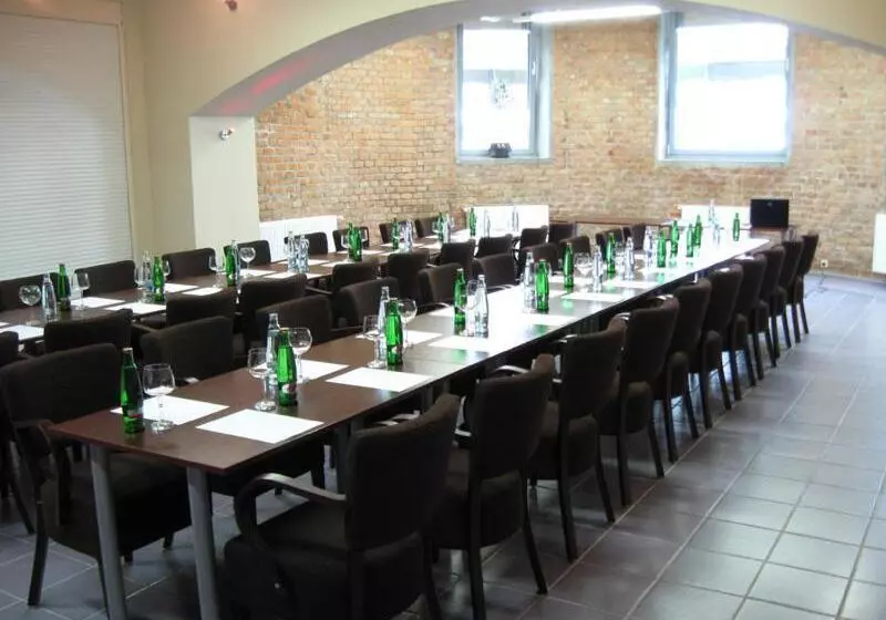 هتل Okresní Dům