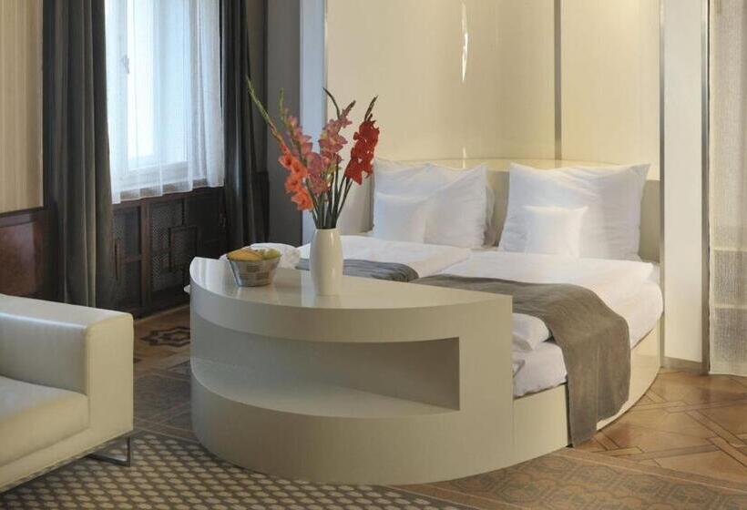 Szálloda Okresní Dům