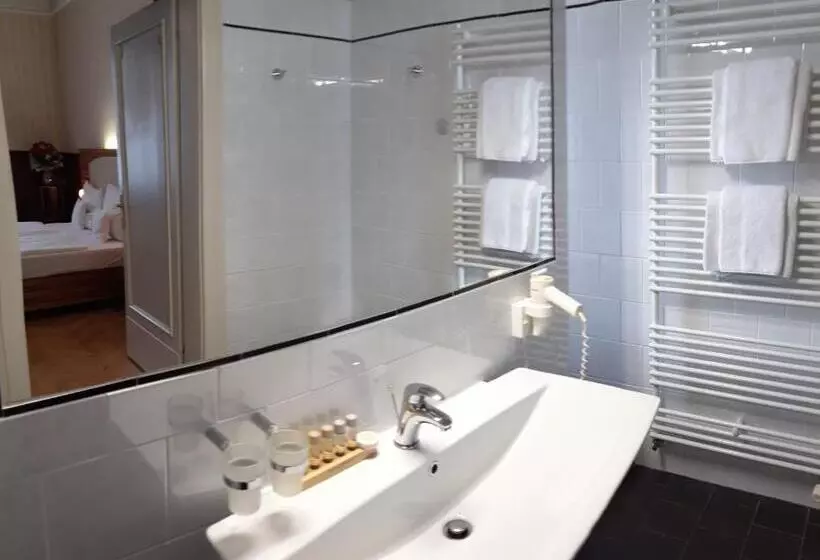 هتل Okresní Dům