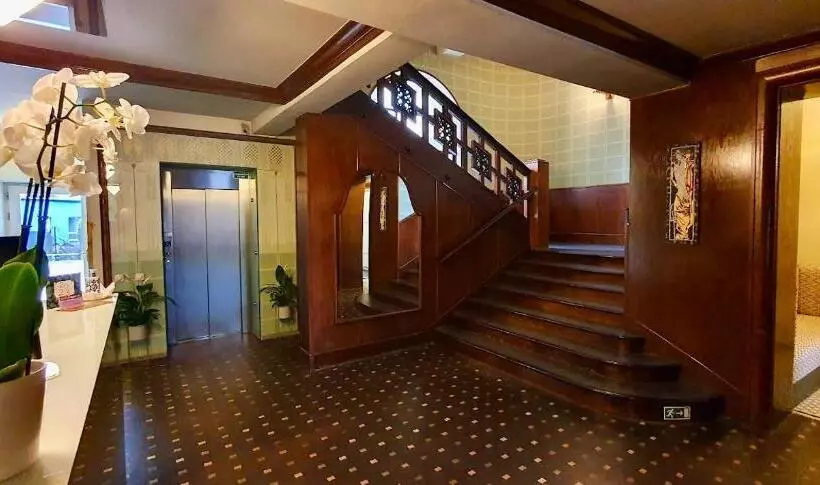 هتل Okresní Dům