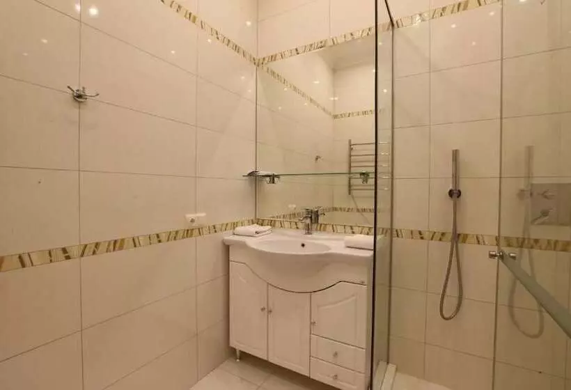 Отель Universal