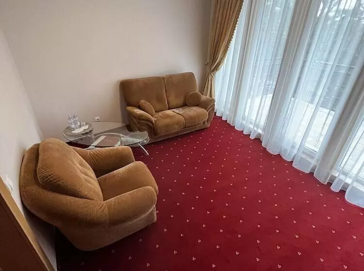 Отель Universal