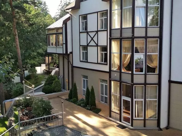 Отель Universal