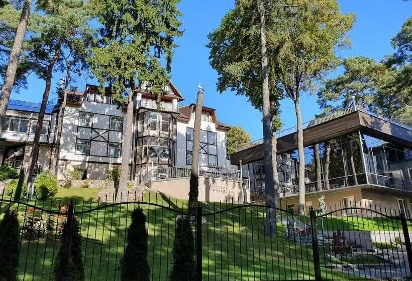 Отель Universal