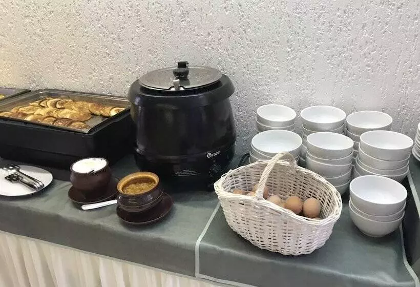 Отель Universal