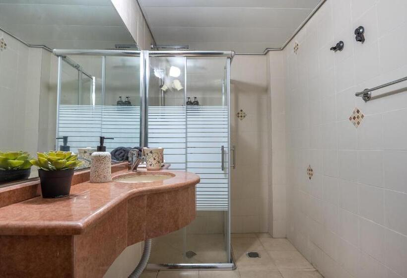 Retkeilymaja Boutique Suites   Prime Location Old City