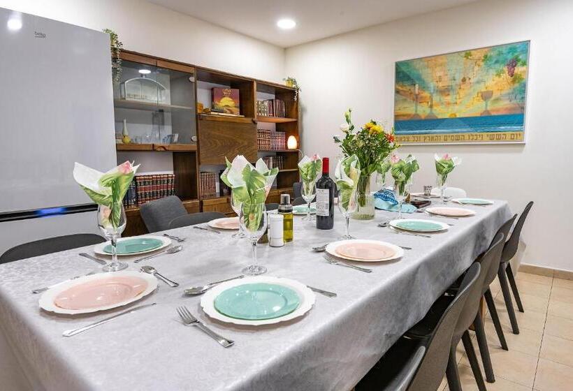 Retkeilymaja Boutique Suites   Prime Location Old City