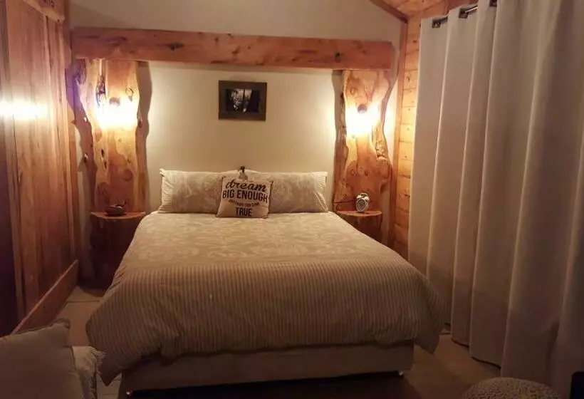 Aamiaismajoitus (B&B) Rustic Hut Bush Retreat