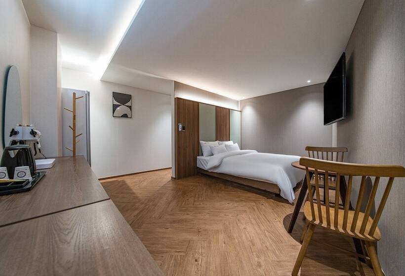 Brown Dot Hotel Eurwangri