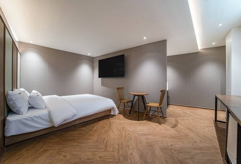 Brown Dot Hotel Eurwangri