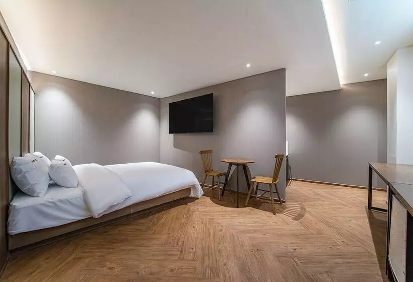Brown Dot Hotel Eurwangri