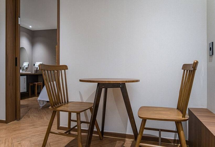 Brown Dot Hotel Eurwangri