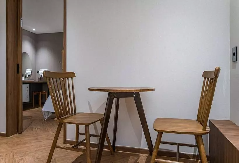 Brown Dot Hotel Eurwangri