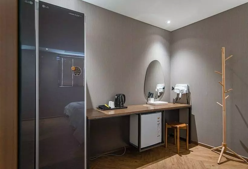 Brown Dot Hotel Eurwangri
