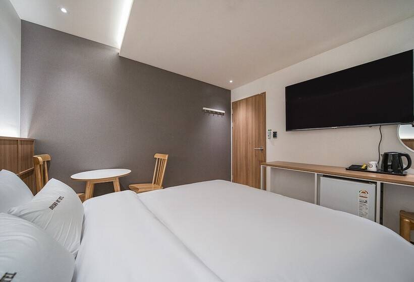 Brown Dot Hotel Eurwangri