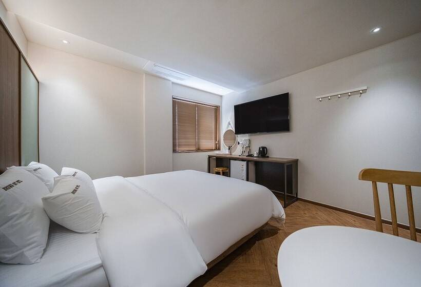 Brown Dot Hotel Eurwangri