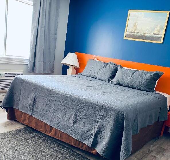 Отель Ships Inn