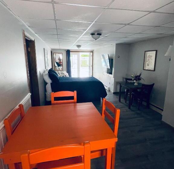 Отель Ships Inn