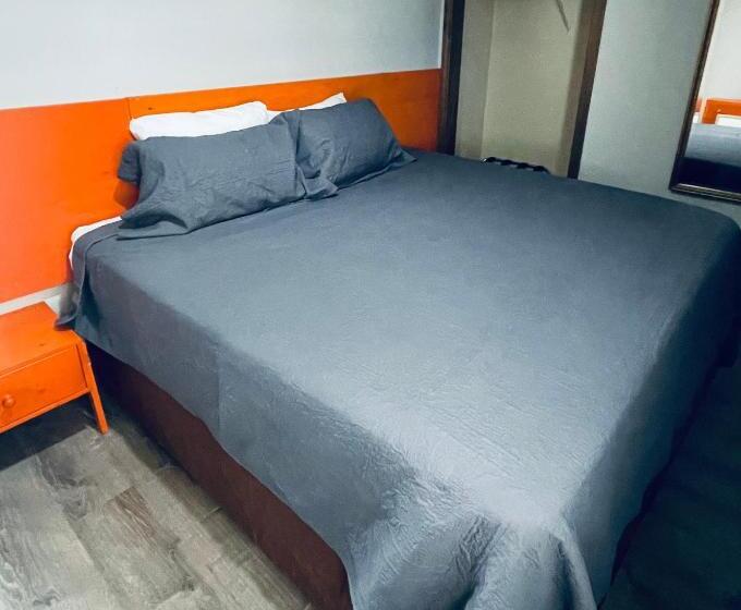 Отель Ships Inn