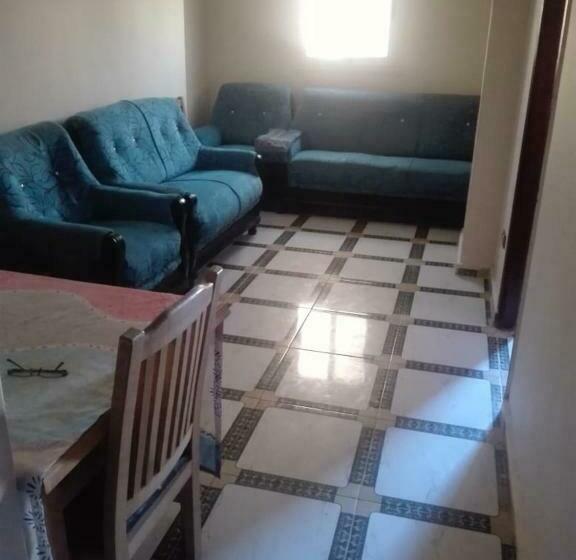 مرسي مطروح منطقه القصر بجوار فندق المشير