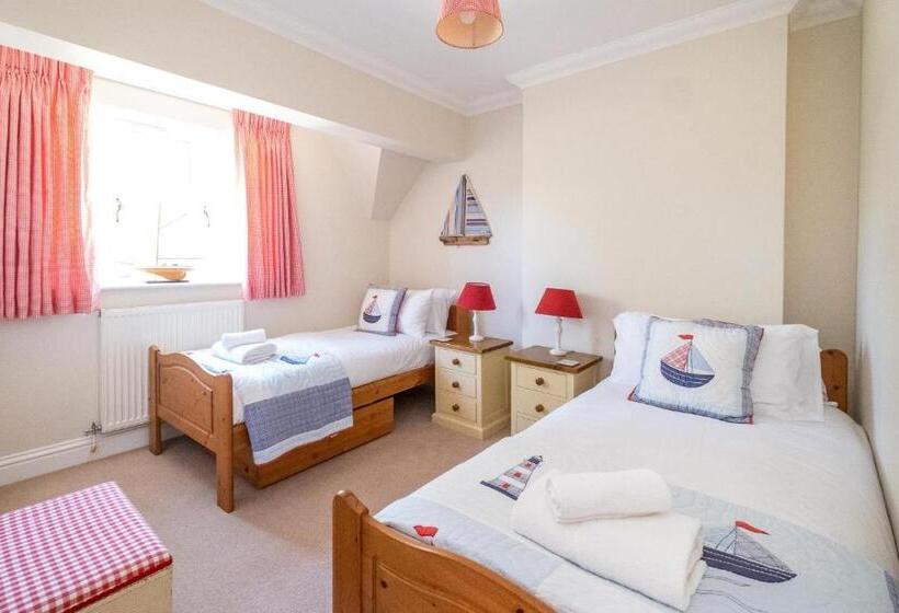 12 Prevetts Way   Aldeburgh Coastal Cottages