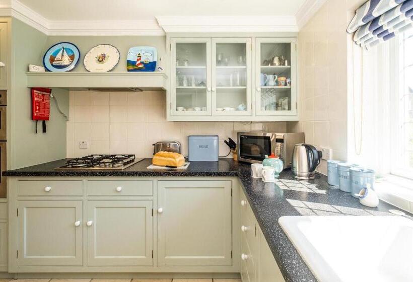 12 Prevetts Way   Aldeburgh Coastal Cottages