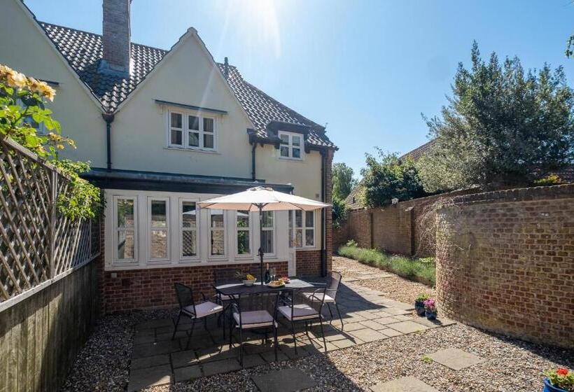 12 Prevetts Way   Aldeburgh Coastal Cottages