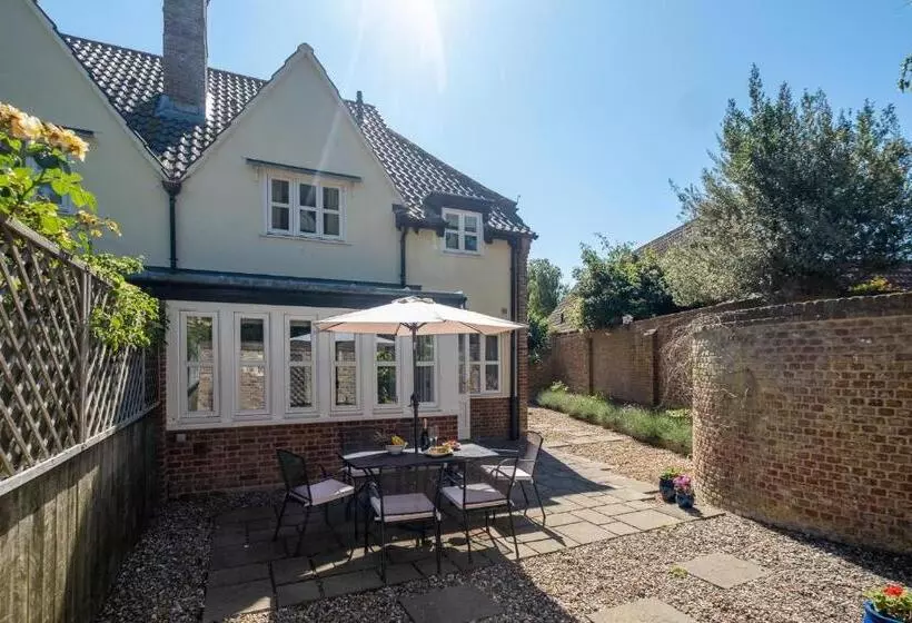 12 Prevetts Way   Aldeburgh Coastal Cottages